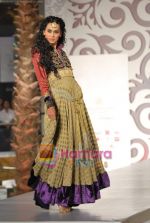 Model walks the ramp for Vikram Phadnis at Aamby Valley India Bridal Week day 4 on 1st Nov 2010 (36).JPG